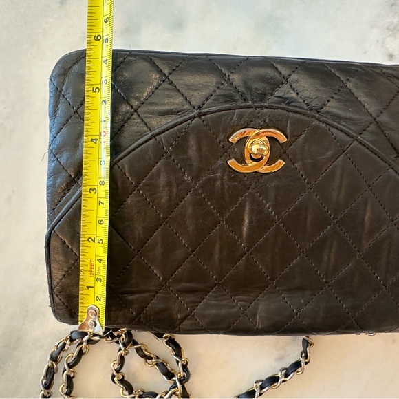 CHANEL Quilted Black Leather Flap Bag Matelasse Lambskin CC Logo Gold Chain - Picture 9 of 10